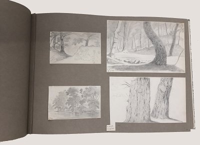 1. Vue de l'intérieur de l'un des albums de conservation avec dessins